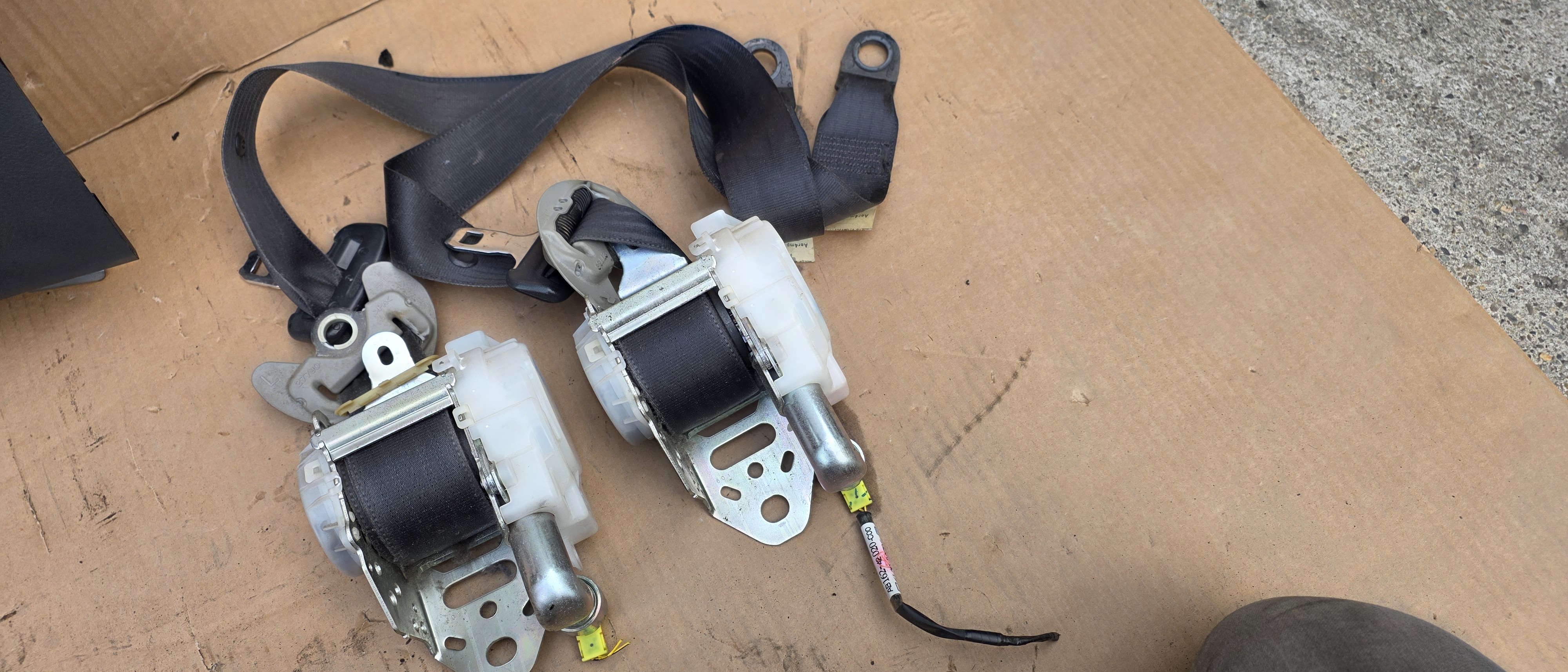 Set centuri siguranta fata Toyota Rav4 2006 2007 2008 2009 2010