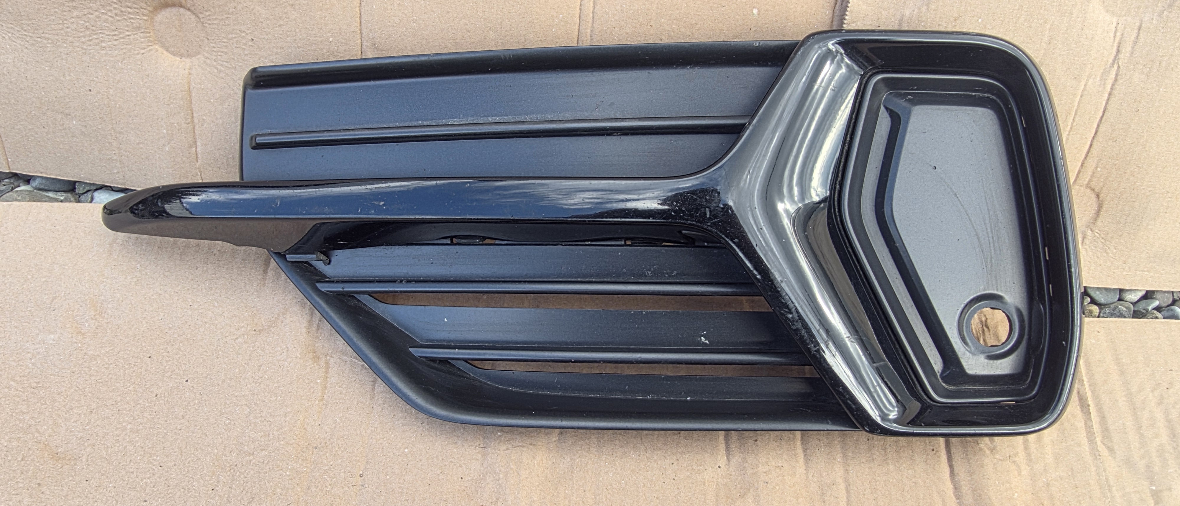 Grila proiector stanga Volvo XC90 R-Design 2016 2017 2018 2019 2020