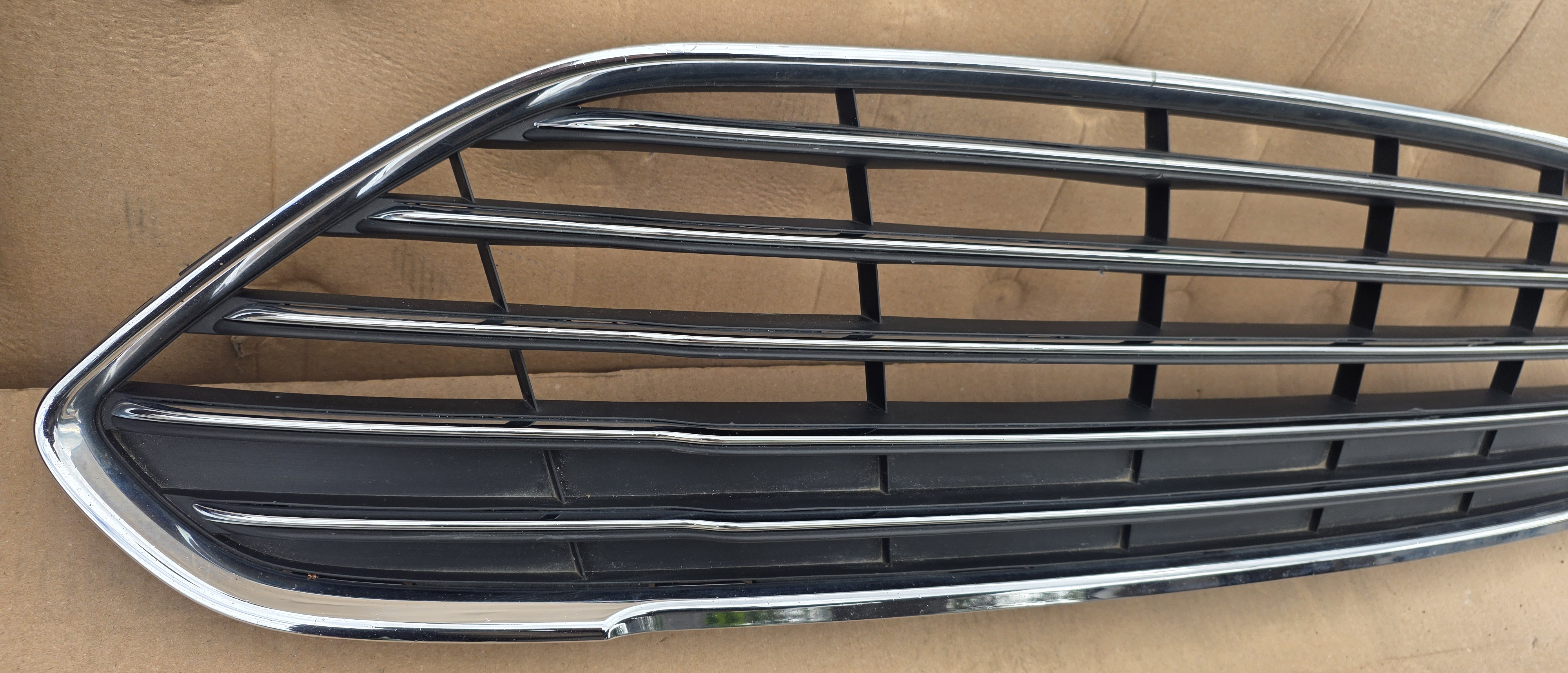 Grila radiator Ford Fiesta mk6 Facelift 2014 2015 2016