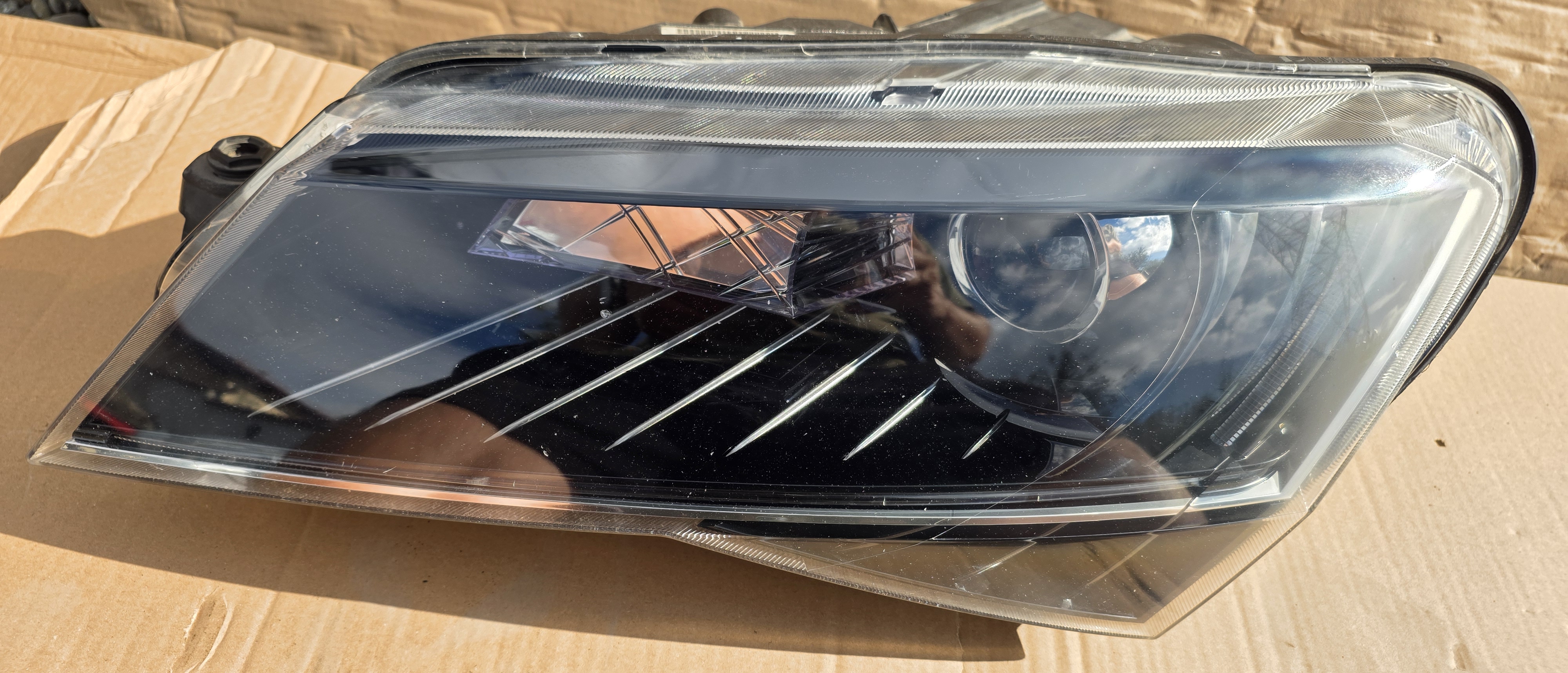 Far stanga xenon Skoda Superb 3 2016 2017 2018