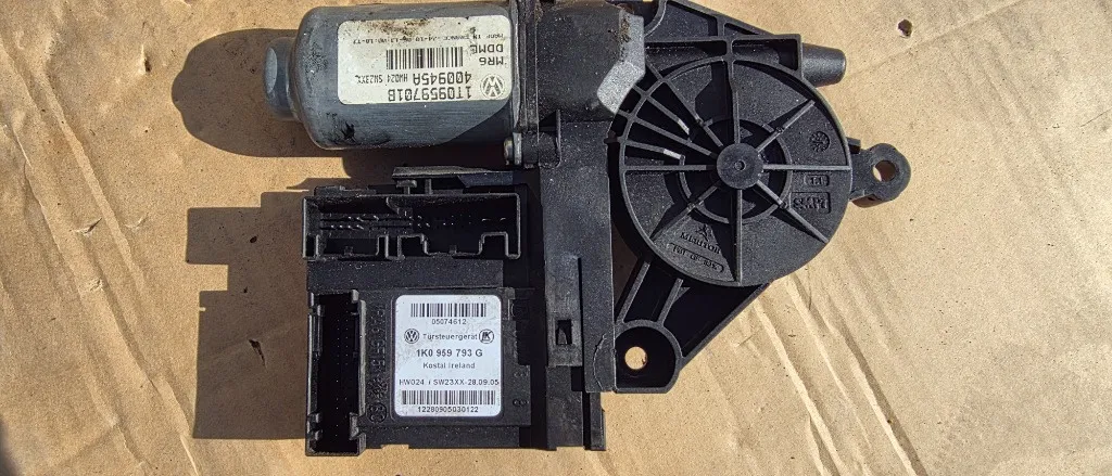 Motoras macara usa stanga fata Vw Passat B6 / Skoda Octavia 2 / Touran / Golf 5 2005 2006 2007 2008